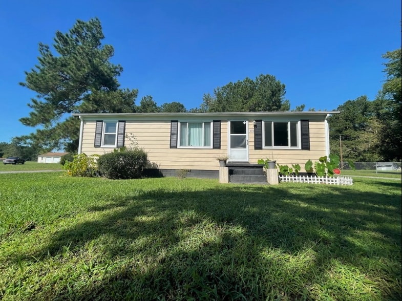 Primary Photo - 10714 Quaker Rd