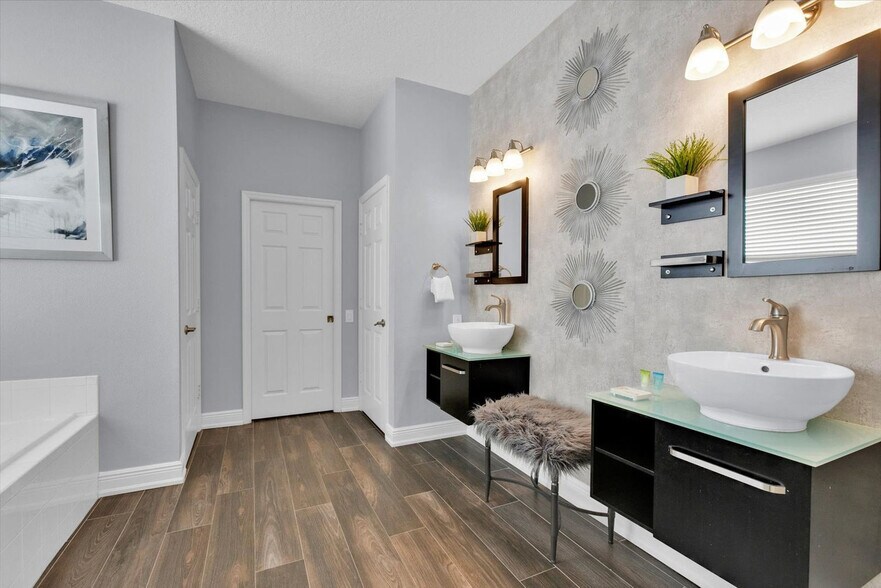 Building Photo - 8131 Sun Palm Dr