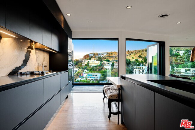 Building Photo - 8560 Franklin Ave