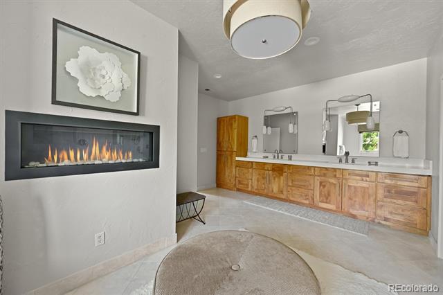 Building Photo - 4181 S Ivy Ln