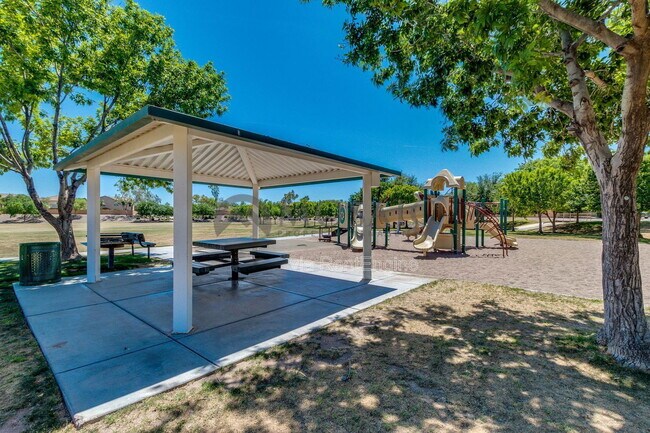 Building Photo - 2035 W Gold Dust Ave