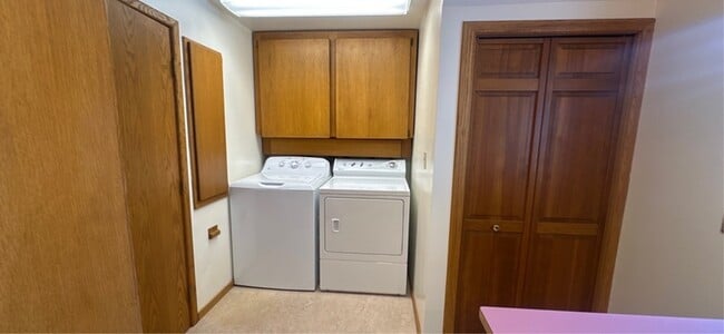 Building Photo - 795 E College St