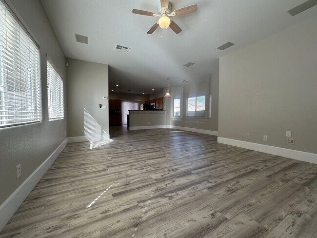 Building Photo - 4 Bedroom Home + Downstairs Office | Move-In Ready