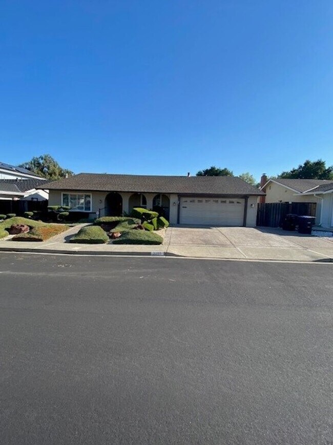 Primary Photo - Beautiful Single Story Home Located in Ple...