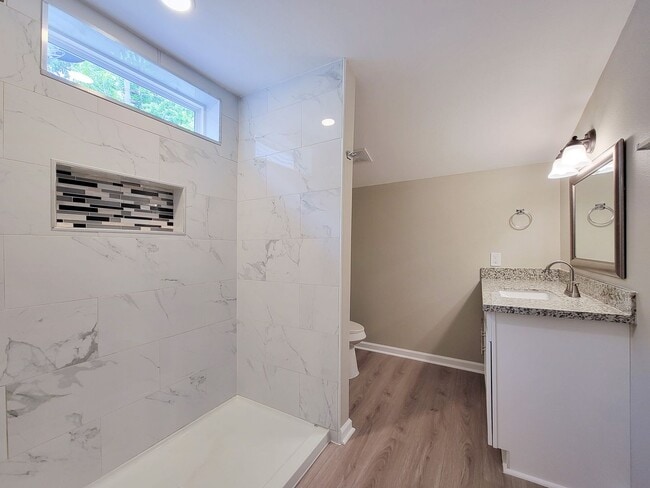 Building Photo - BEAUTIFUL REMODELED 3 BEDROOM 2 BATH IN LA...