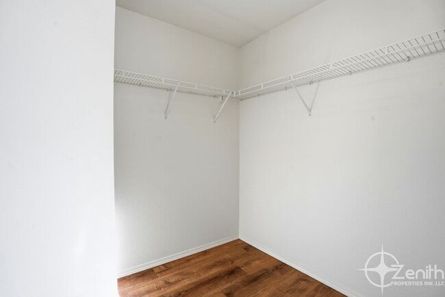 Building Photo - 16101 SE 18th St