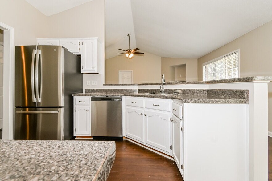 Building Photo - 7892 Jane Ayre Dr