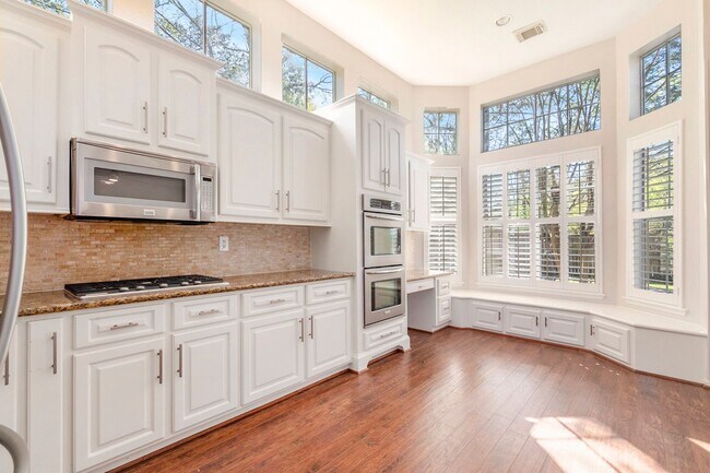 Building Photo - Spacious 2-Story, 5-Bedroom Home with a Pool in The Woodlands