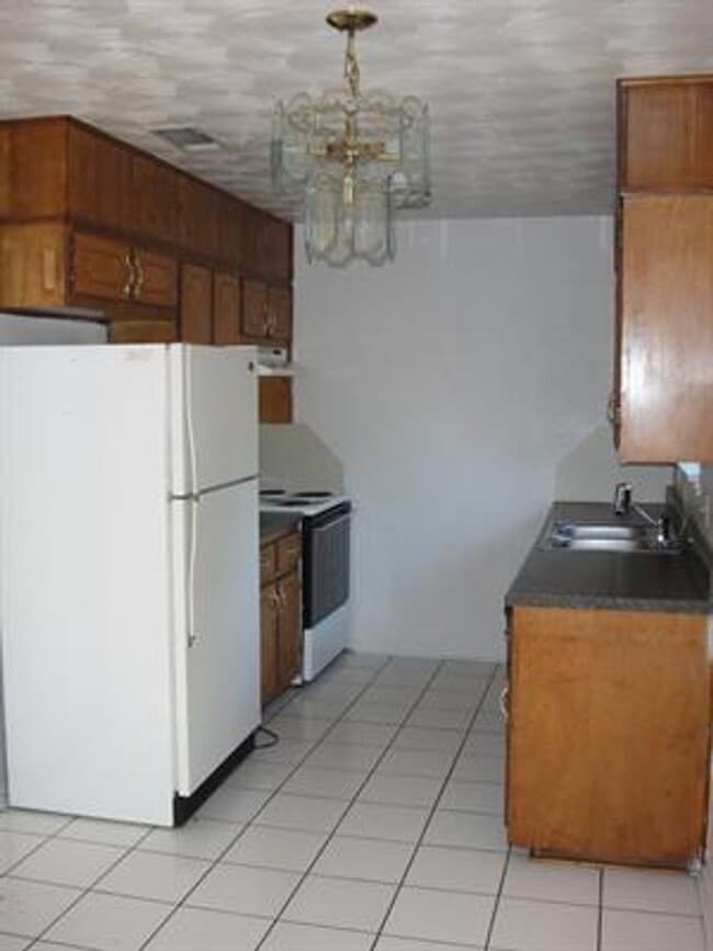 Building Photo - 222 Bridle Dr