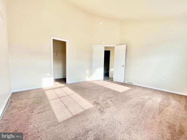 Building Photo - 229 Northdown Dr
