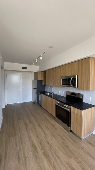 Primary Photo - 2881 E 9th Ave