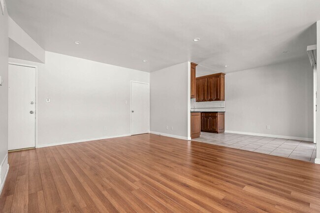 Building Photo - 607 Flores St