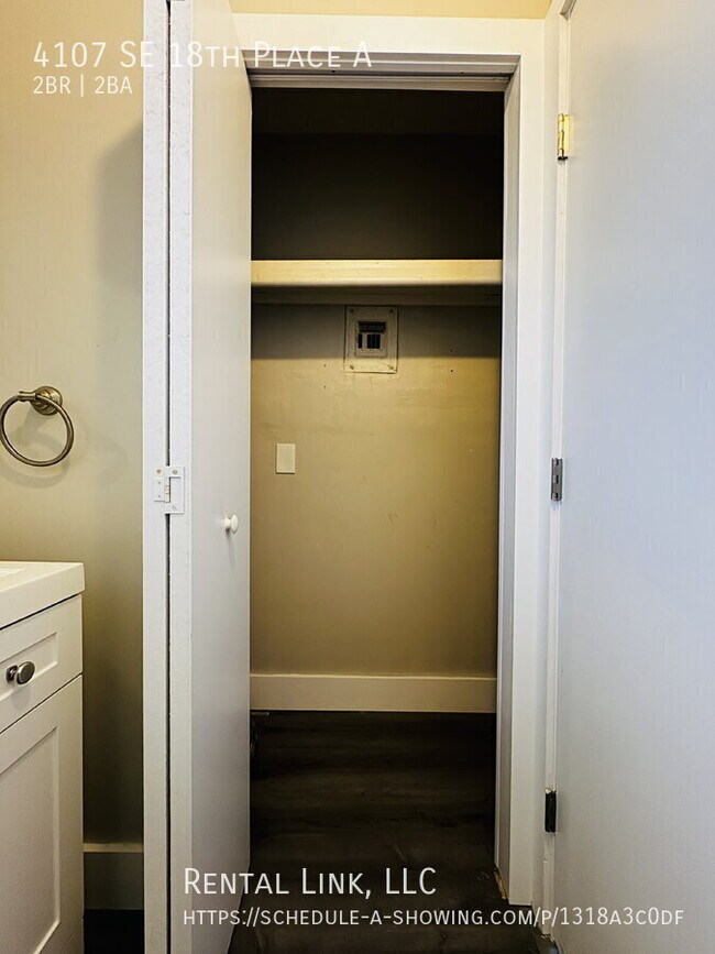 Building Photo - 4107 SE 18th Pl