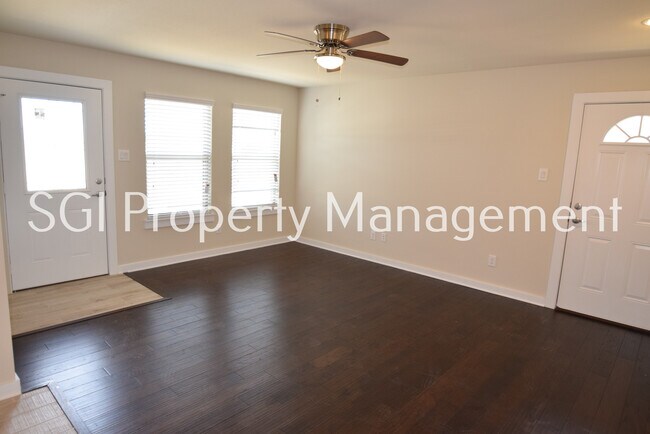 Building Photo - 523 Wood Dr