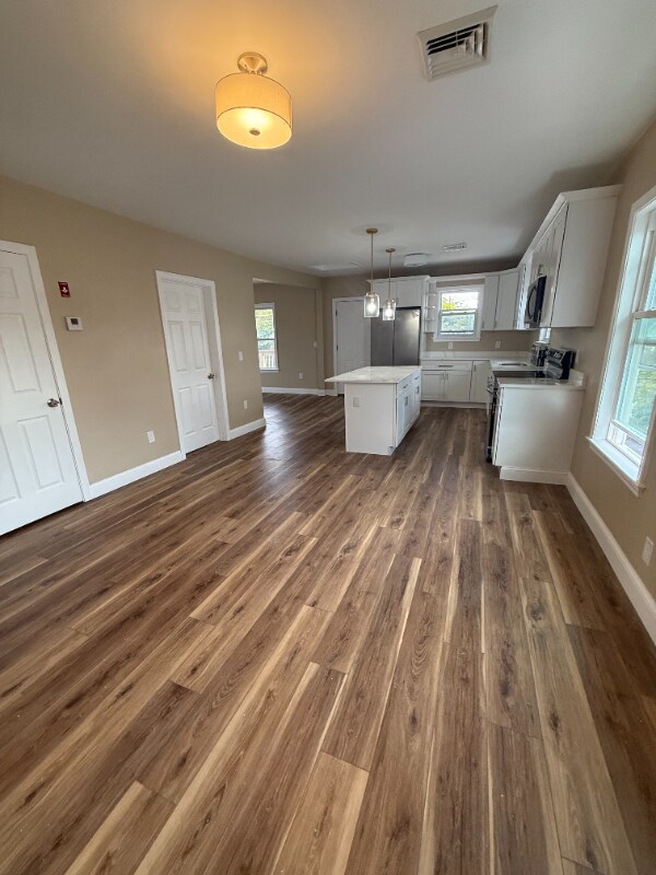 Building Photo - 363 Logee St