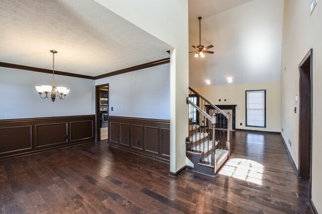 Building Photo - Pet Friendly with No Backyard Neighbors!