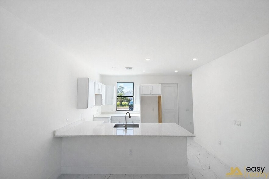 Building Photo - 1045 Jaguar Blvd