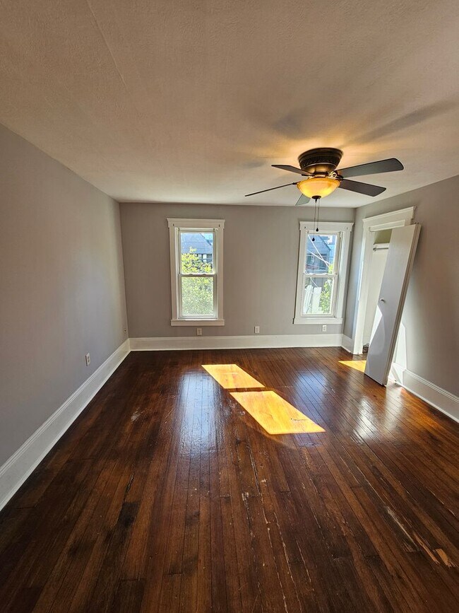 Building Photo - Move-in Special!!!