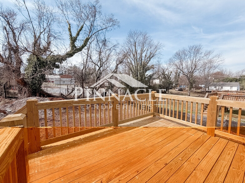 Building Photo - 233 Munford St