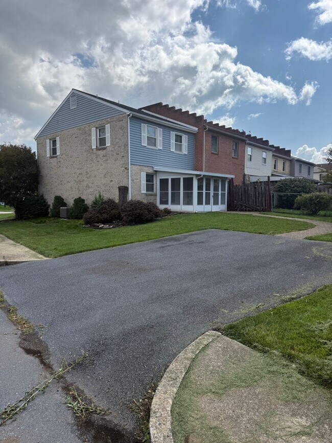 Building Photo - 30 William Penn Dr