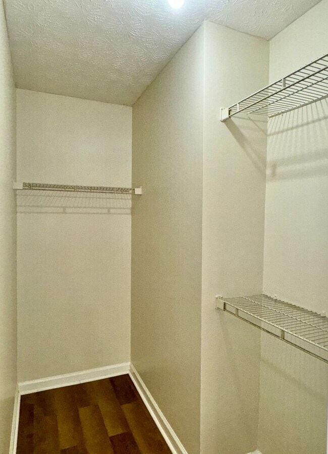 Building Photo - 5870 Sheldon Ct
