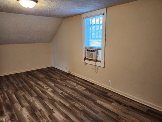 Building Photo - 3117 S 60th St