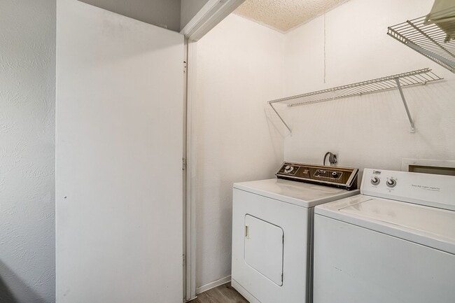 Building Photo - 2521 Indigo Ln