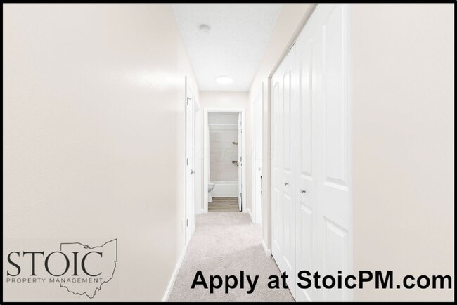 Building Photo - 1860 Meadowlawn Dr