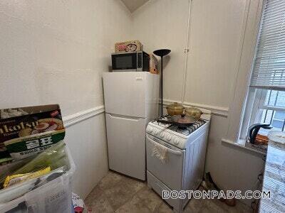 Building Photo - 143 Park Dr