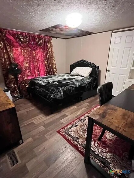 Building Photo - 453 E Zipp Rd