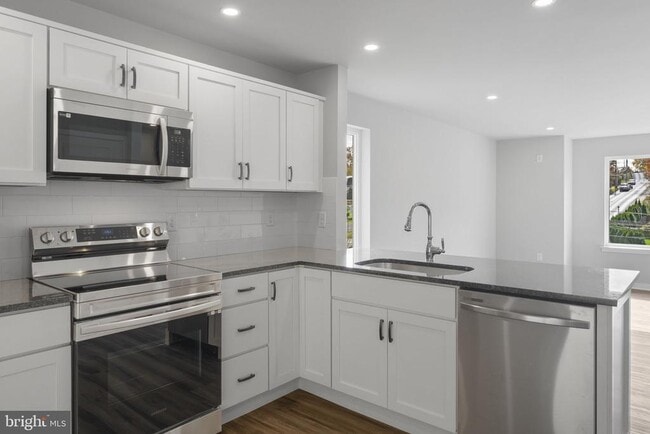 Building Photo - 153 Old Lincoln Hwy