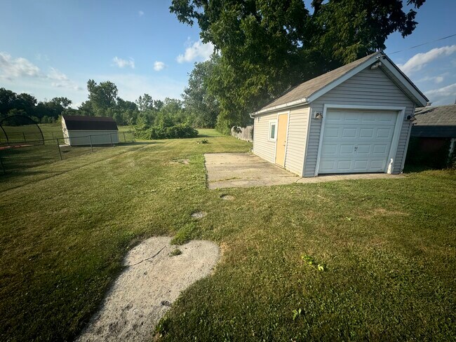 Building Photo - 912 Oak Grove Ave