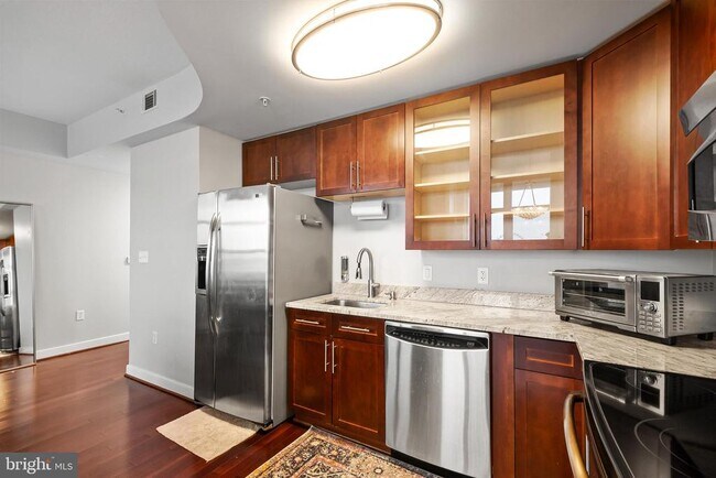 Building Photo - 157 Fleet St