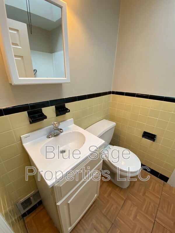 Building Photo - 2254 S Harwood Ave