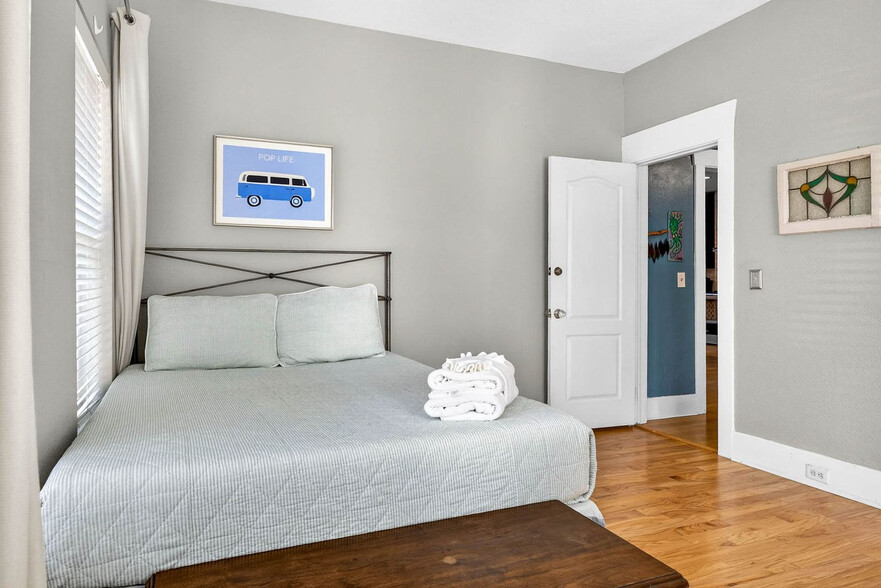 Building Photo - 2705 N Poplar Ave