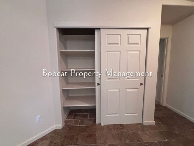 Building Photo - 1054 Camellia Ct