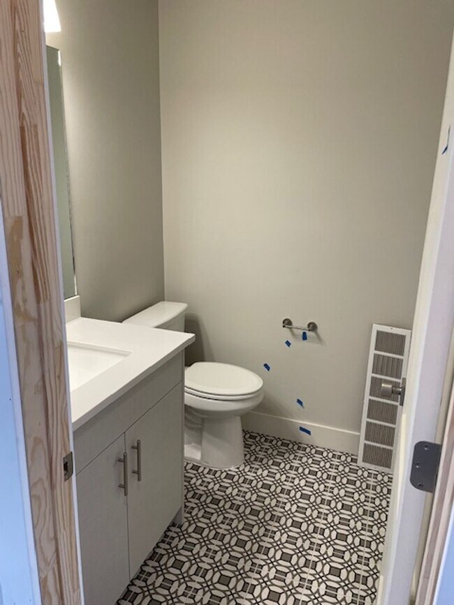 Building Photo - 4 bedroom/2.5 bathroom House in West Point