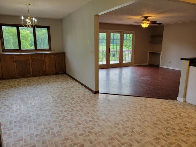 Building Photo - Single Family Home