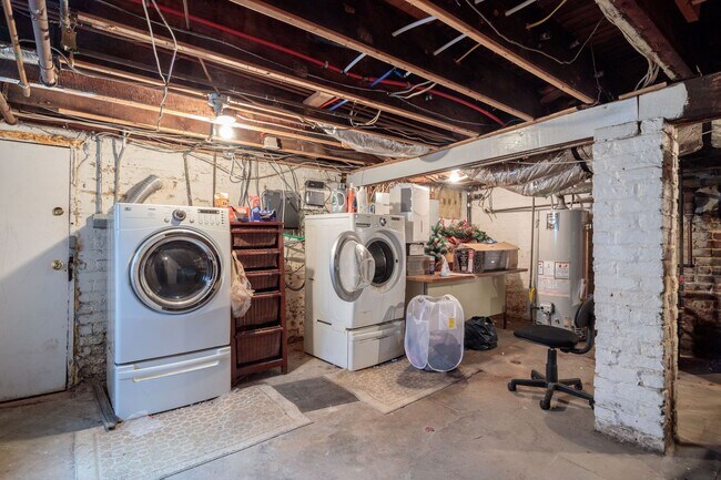 Building Photo - 1719 Hanover Ave