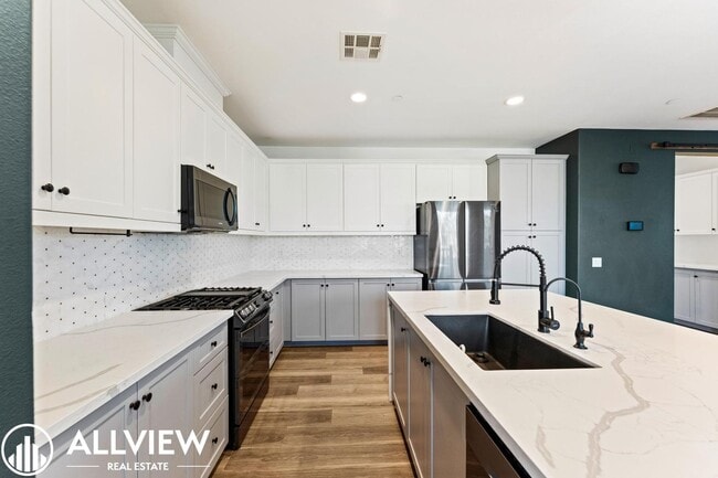 Building Photo - Turnkey 2 Bedroom, 2.5 Bath End Unit Townhome Available NOW in Rancho Mission Viejo!