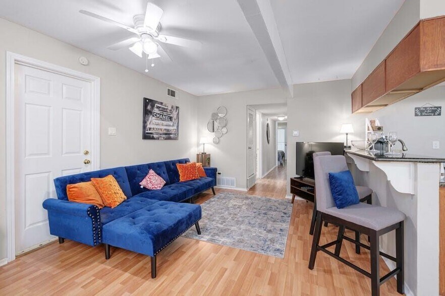 Primary Photo - 610 W 35th St