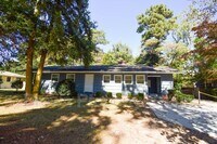 Building Photo - 3022 Cliffdale Rd