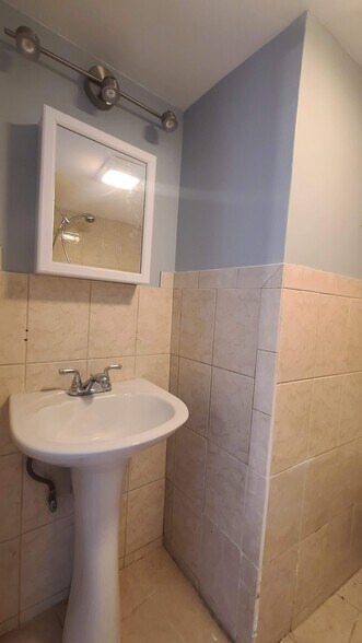 Building Photo - 6206 Newkirk Ave