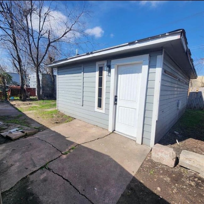 Building Photo - 1411 E 36th St