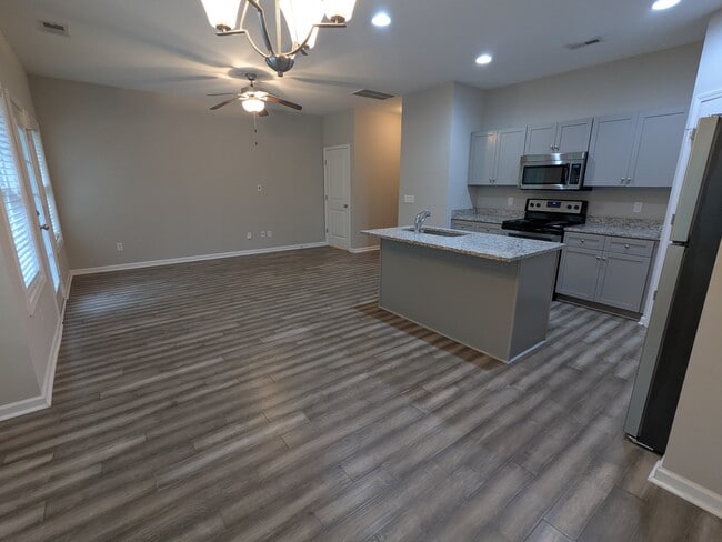 Building Photo - 740 Pippin Dr