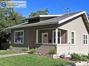 Building Photo - Roomy 3 bd. Westside home w/ great curb appeal!