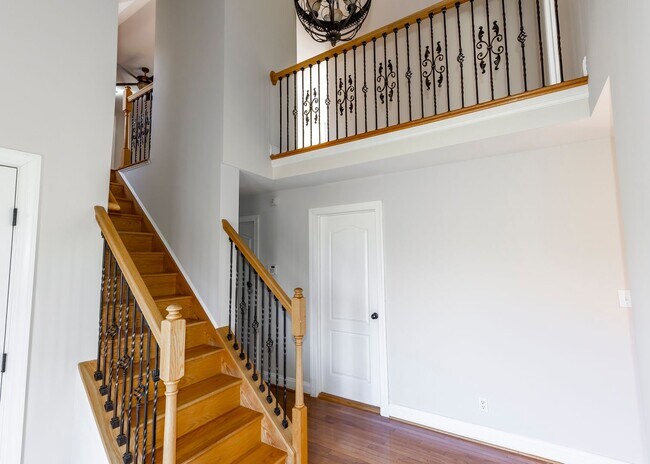 Building Photo - 5 bedroom home