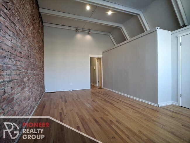 Building Photo - 3542 N Halsted St