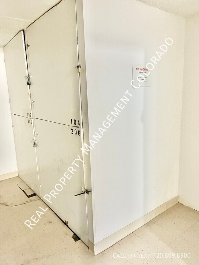 Building Photo - Freshly Updated Condo in Highline Meadows