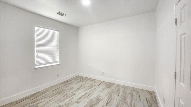Building Photo - 7518 Oakwood Canyon Dr